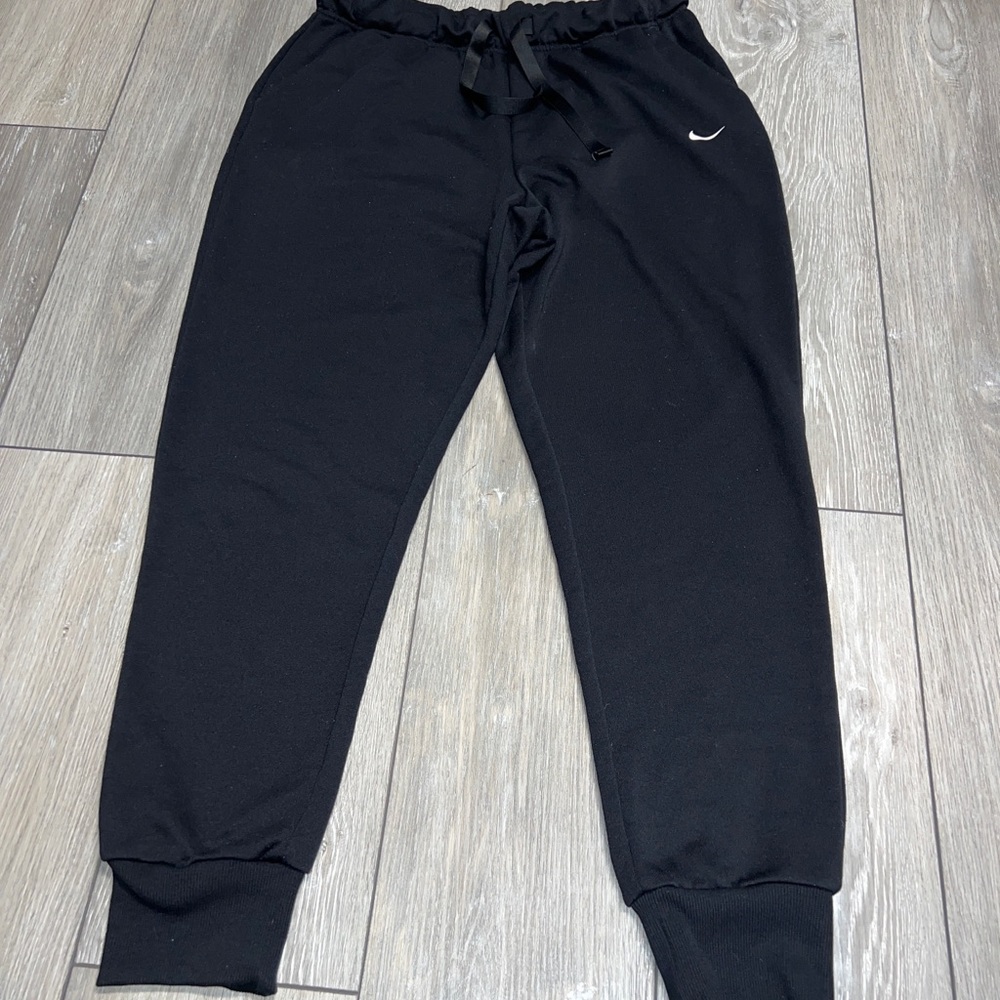 Nike Dri Fit Women’s Jogger Black Sweatpants Drawstring Size Medium Swoosh Logo